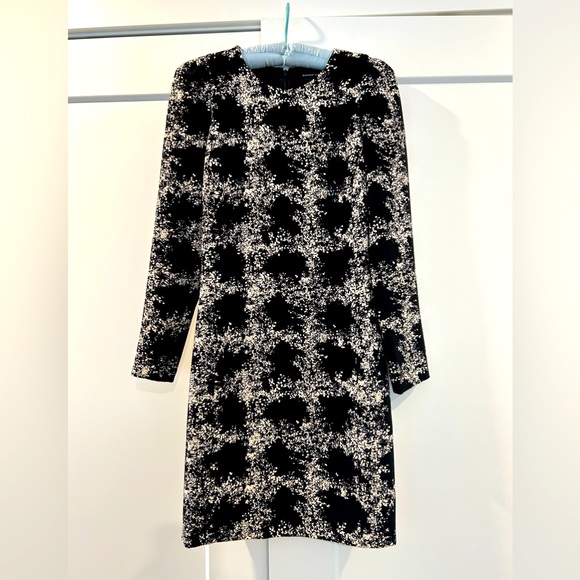 Gorgeous Club Monaco long sleeve dress in black and white pattern. Lined. - Picture 1 of 4